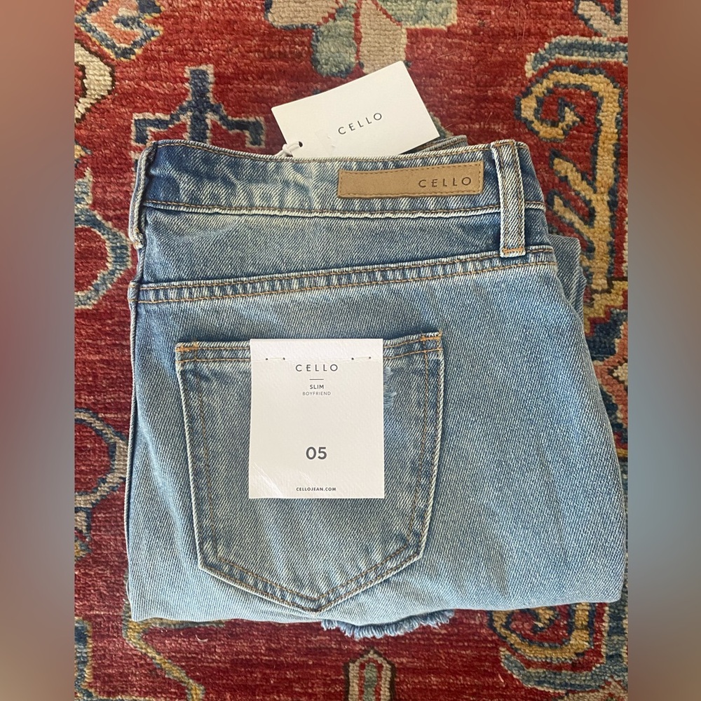 NWT CELLO Destroyed Weathered Boyfriend Slim Grunge Denim Jeans